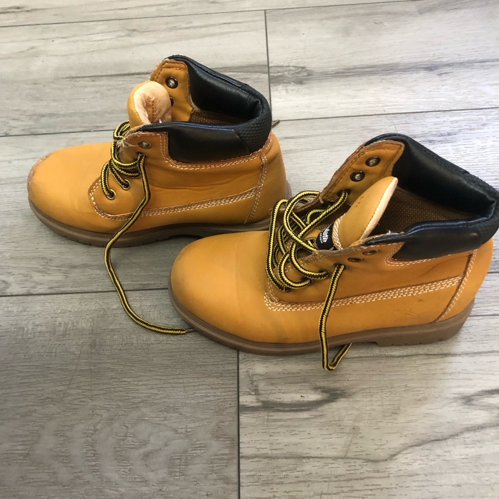 DEERSTAGS Thinsulate Boys Authentic Boots